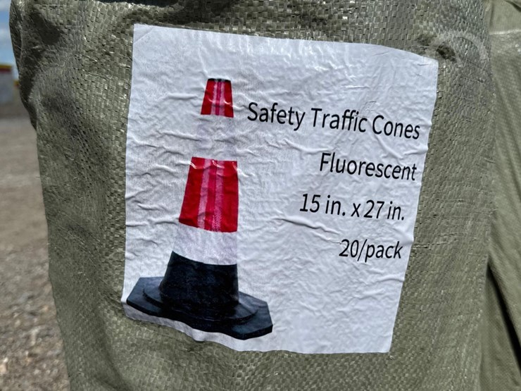 qty-(60)-safety-traffic-cones-image-2