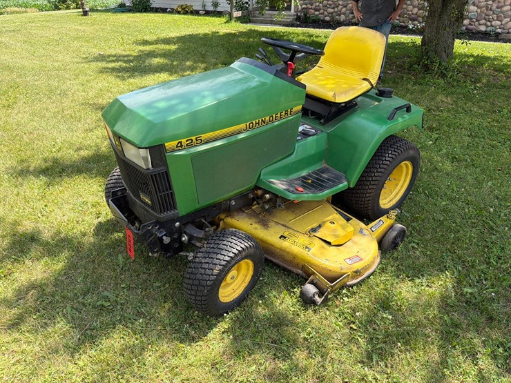 1985-john-deere-425-image-1