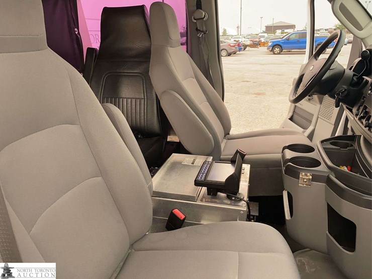 2012-ford-cargo-image-18