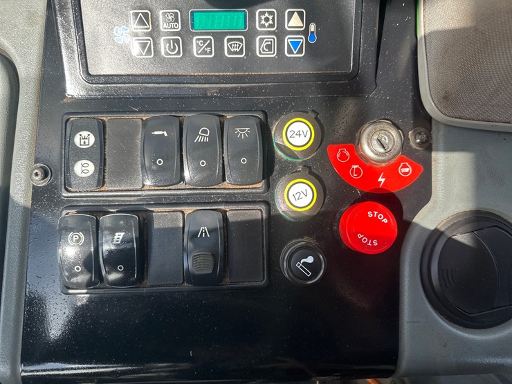 deere-1110e-image-84