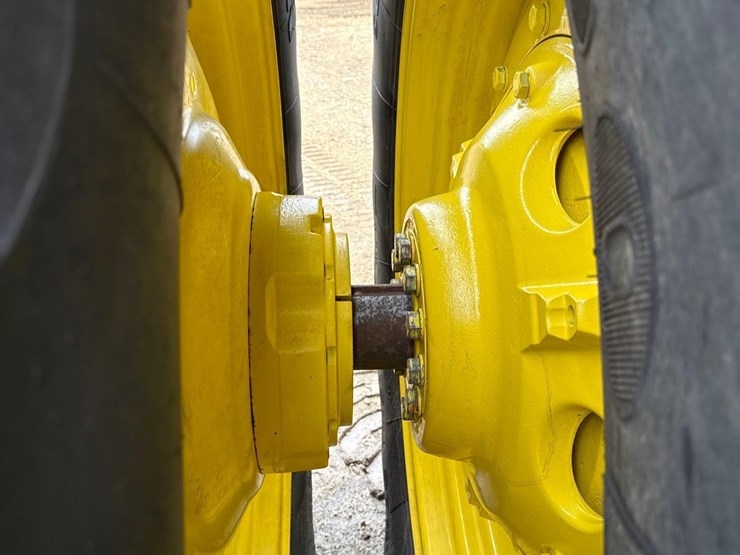 2014-john-deere-8320r-image-60