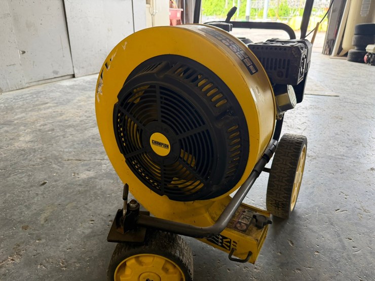 #4059-•-2021-champion-224cc-walk-behind-blower-image-9