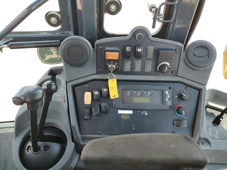 2011-deere-310sj-image-35