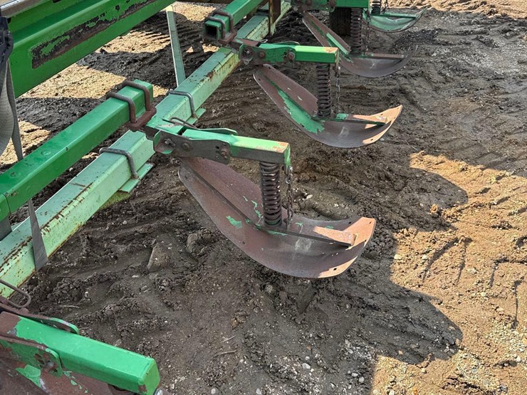 2012-john-deere-608c-image-34