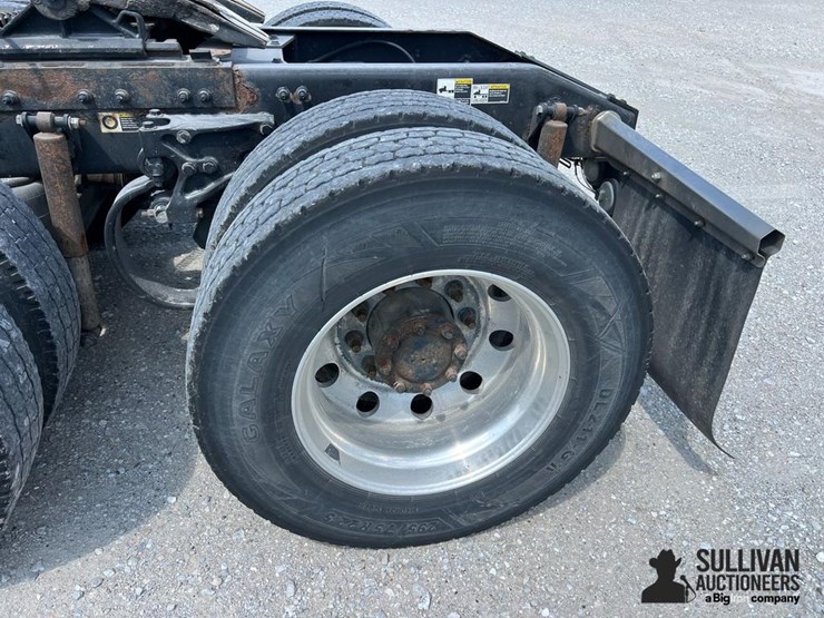 2015-peterbilt-579-image-10