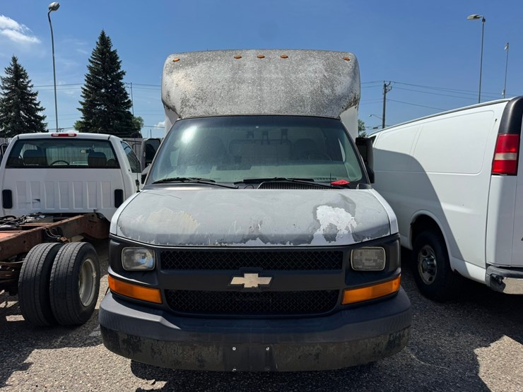 #1895-•-2007-chevy-etv-van-image-3