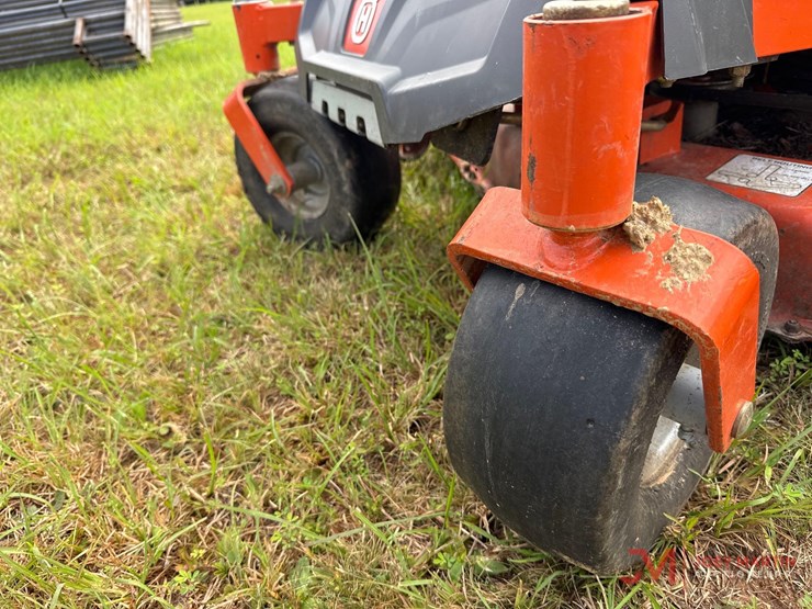 husqvarna-z254-zero-turn-mower-image-6