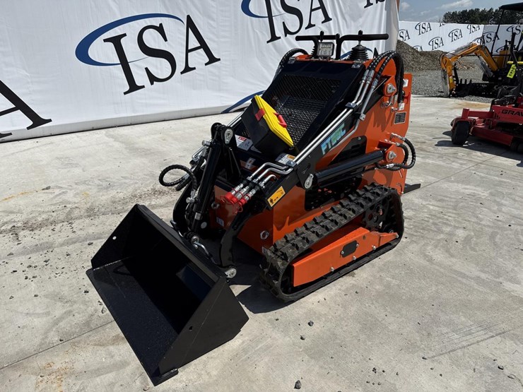 #5017-•-unused-future-ft36c-mini-skid-steer-image-1