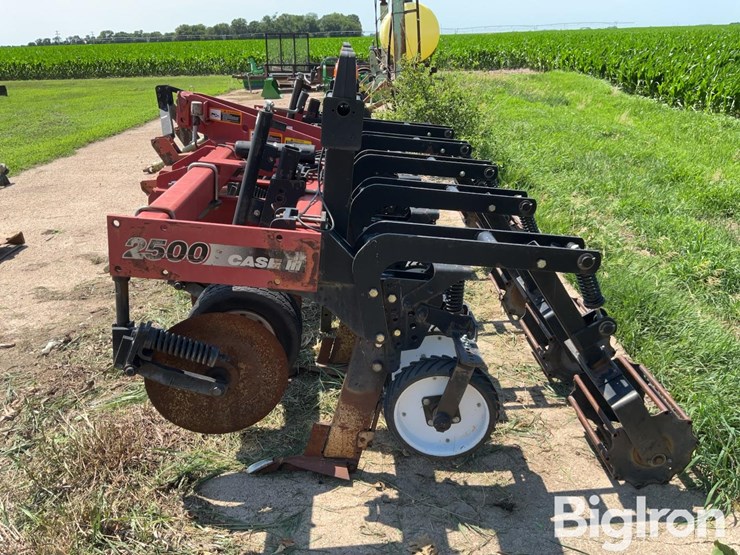 case-ih-2500-image-8