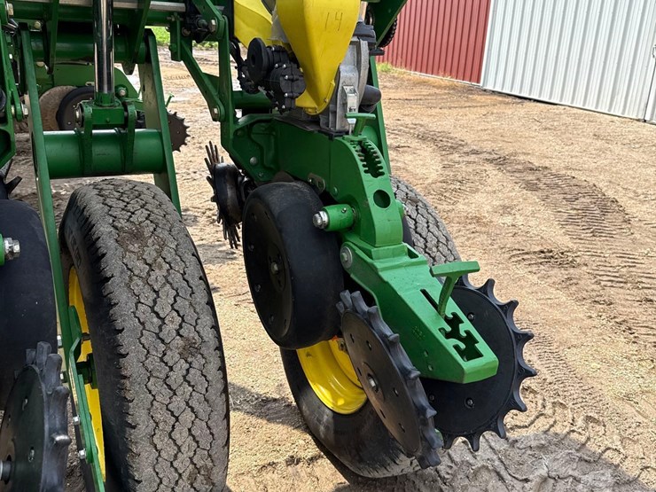 2006-john-deere-1770nt-image-30