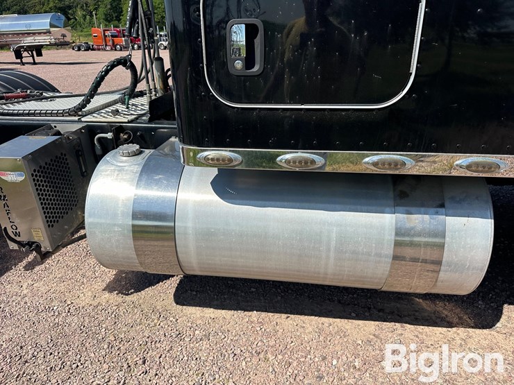 2021-kenworth-w990-image-11