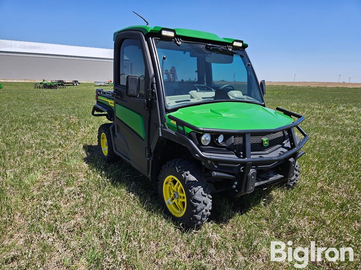 2022-john-deere-gator-image-3