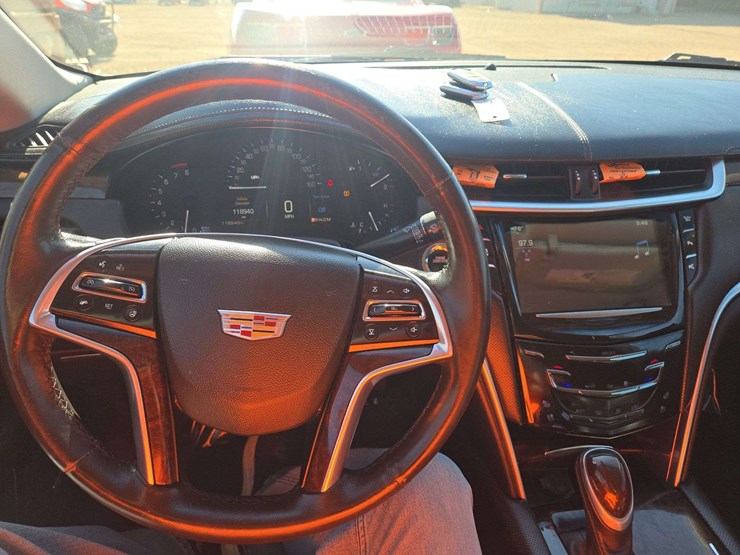 2016-cadillac-xts-luxury-sedan-4d-image-13