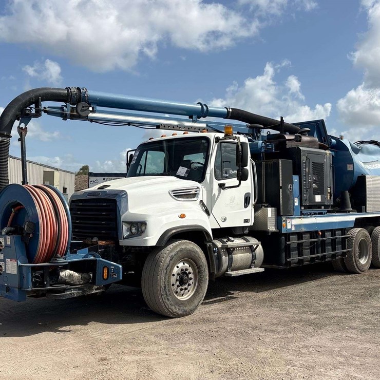 2017 FREIGHTLINER 114SD