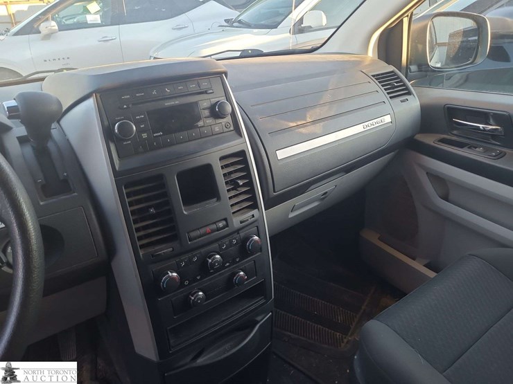 2010-dodge-grand-caravan-se-image-13