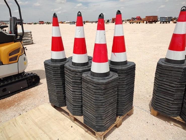 (125)-safety-traffic-cones-image-3