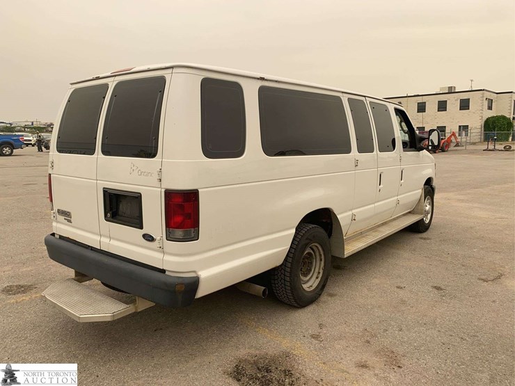 2012-ford-cargo-image-5