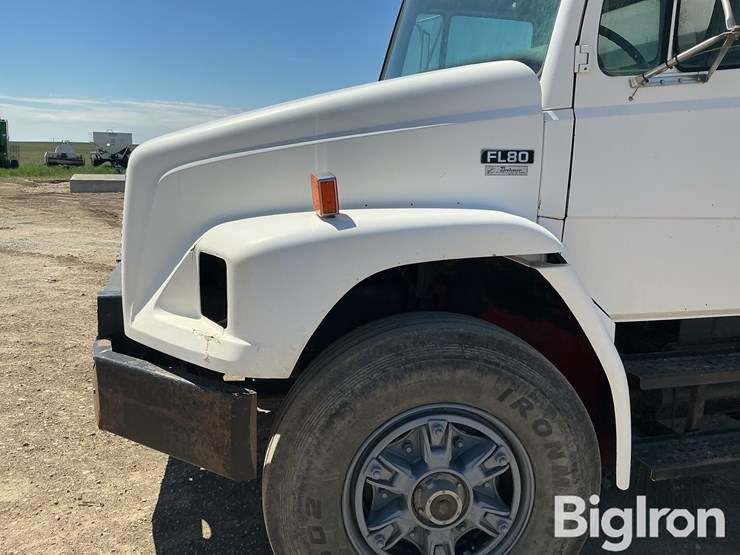 1995-freightliner-fl80-image-16