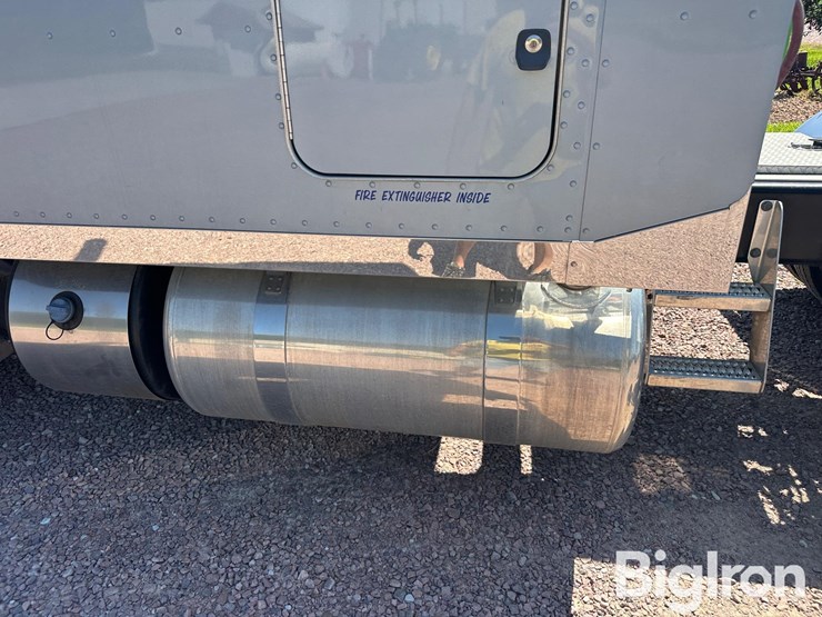 2020-peterbilt-389-image-17