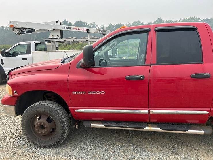 2005-dodge-ram-3500-image-12