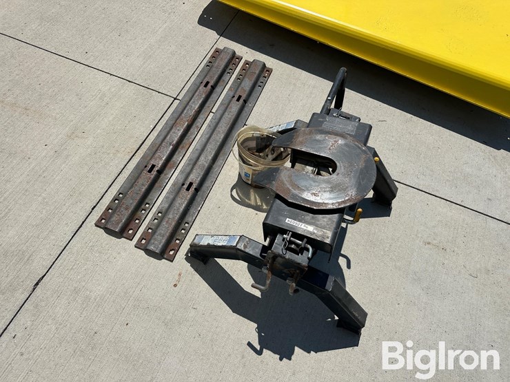 rbw-lil'-rocker-5th-wheel-trailer/camper-hitch-image-7