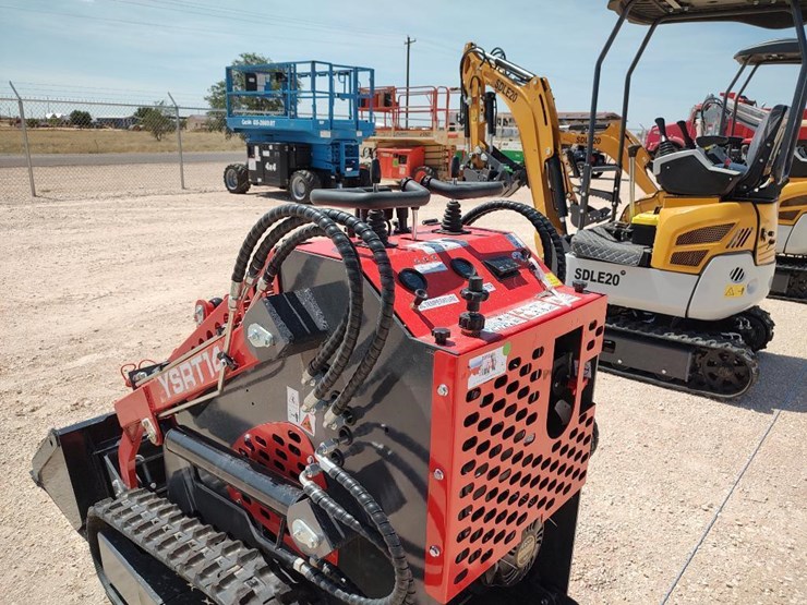 2026-agt-industrial-ysrt14-stand-on-mini-skid-steer-loader-image-11