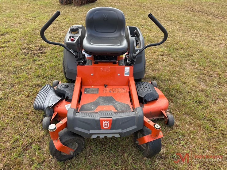husqvarna-z254-zero-turn-mower-image-5