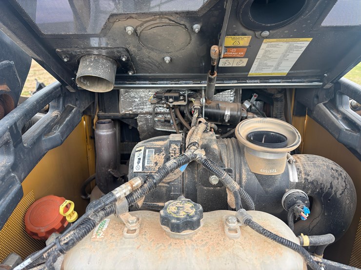2020-deere-324g-image-8