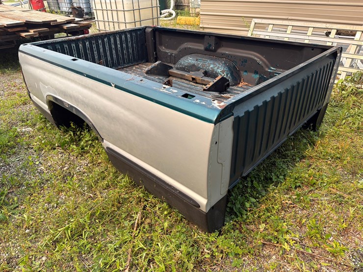 #1540-•-dodge-8'-bed-image-4