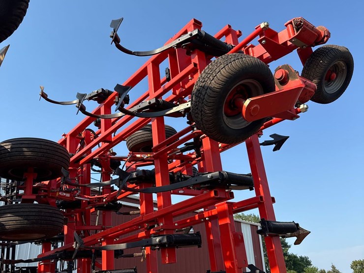 2013-kuhn-krause-5635-46ft-field-cultivator-image-41