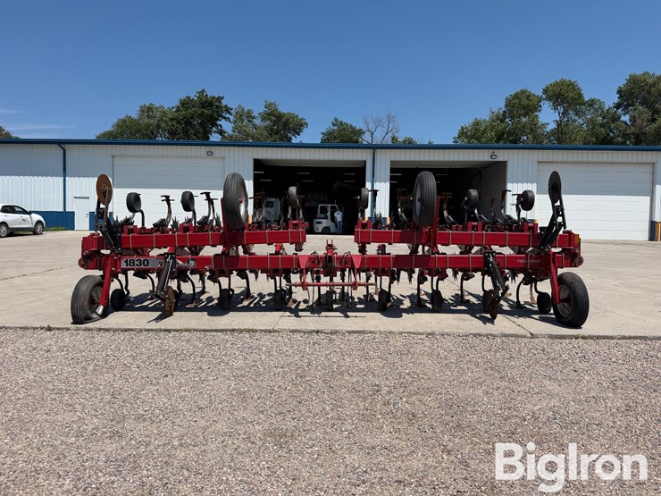 case-ih-1830-image-2