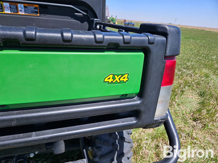 2022-john-deere-gator-image-10