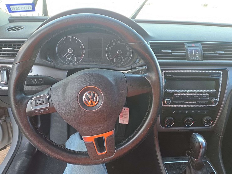 2015-volkswagen-passat-limited-edition-/-s-/-wolfsburg-sedan-4d-image-12