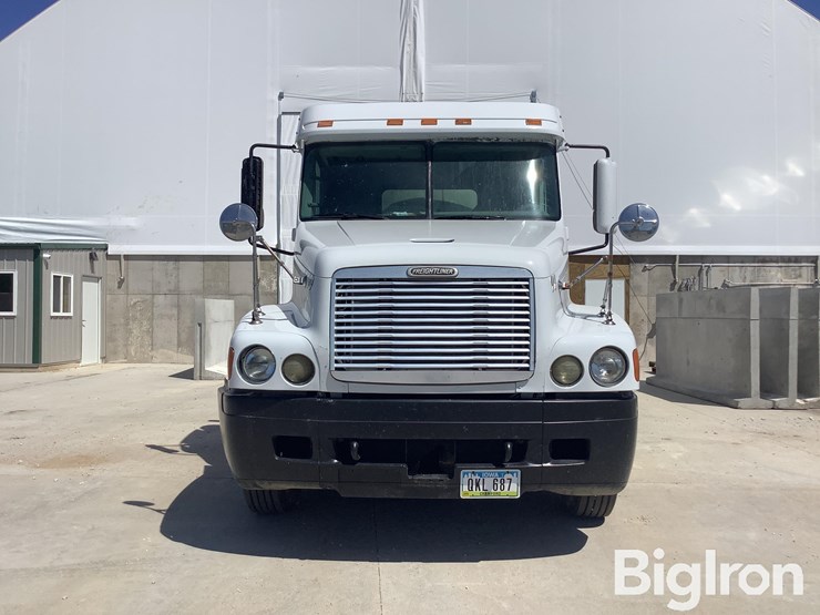 1999-freightliner-flc120-image-2