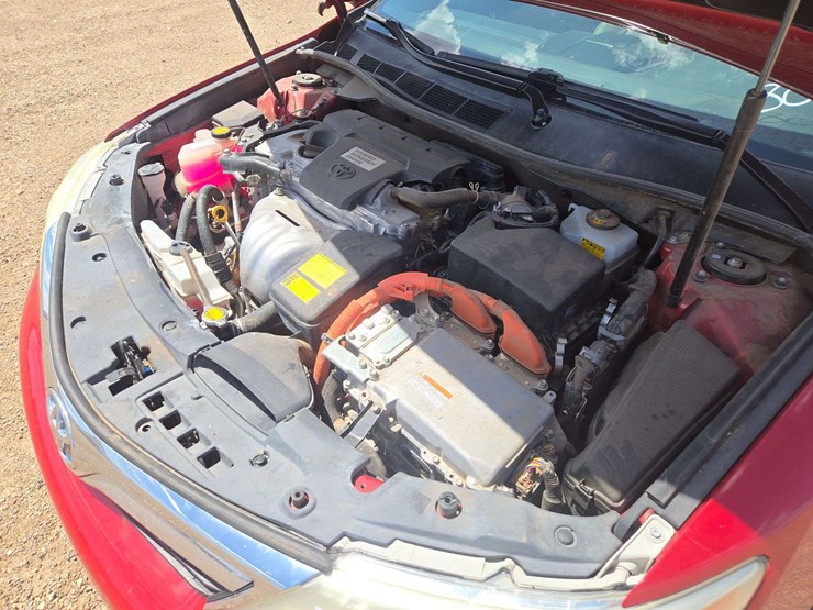 2014-toyota-camry-hybrid-le-sedan-4d-image-17