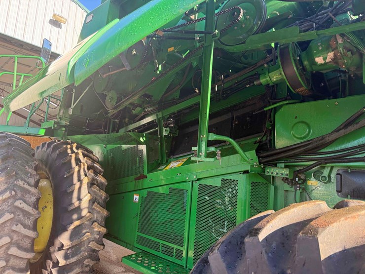 2011-john-deere-9760-combine-image-31
