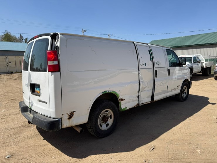 2004-chevrolet-3500-image-5