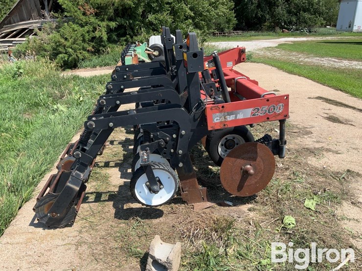 case-ih-2500-image-4