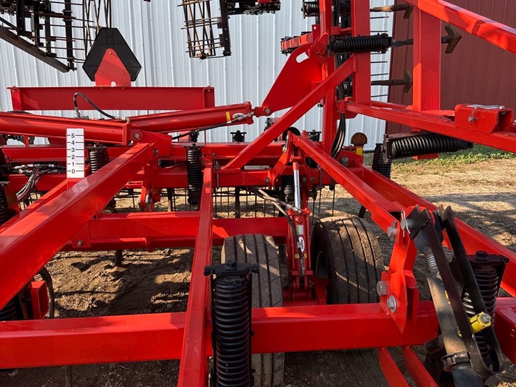 2013-kuhn-krause-5635-46ft-field-cultivator-image-12