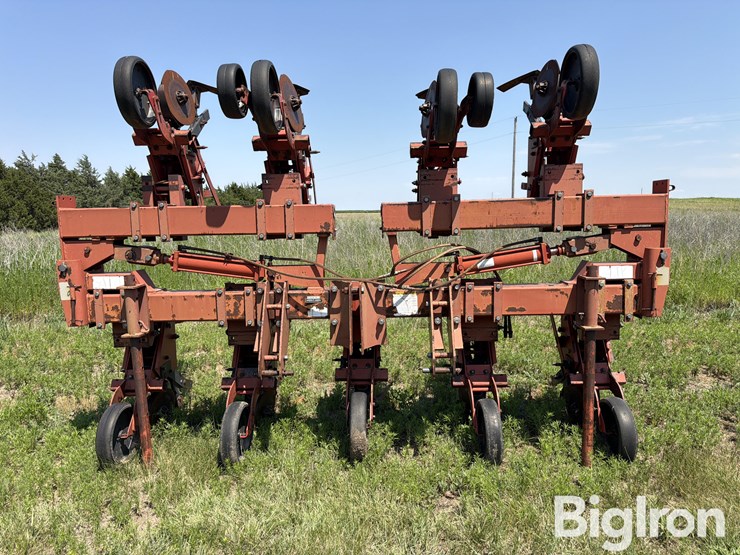 krause-4708-8r30"-no-till-cultivator-image-2