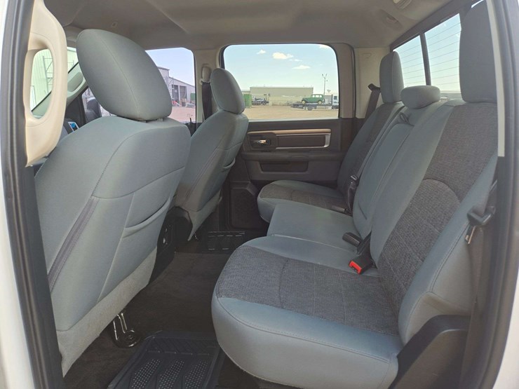 2017-ram-1500-slt-image-11