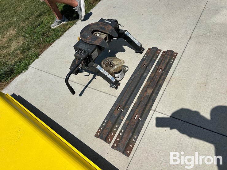 rbw-lil'-rocker-5th-wheel-trailer/camper-hitch-image-3