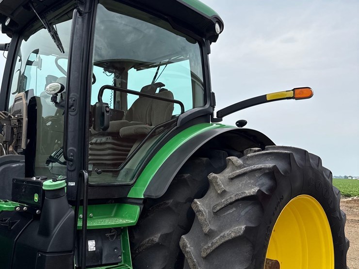 2014-john-deere-8320r-image-30