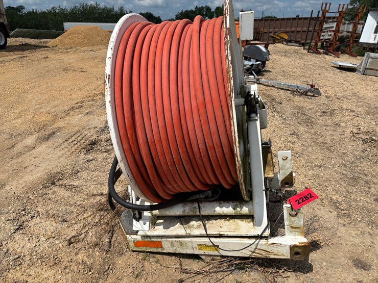 #2282-•-hose-reel-on-mount-image-1