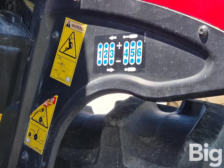 2013-massey-ferguson-8670-image-14