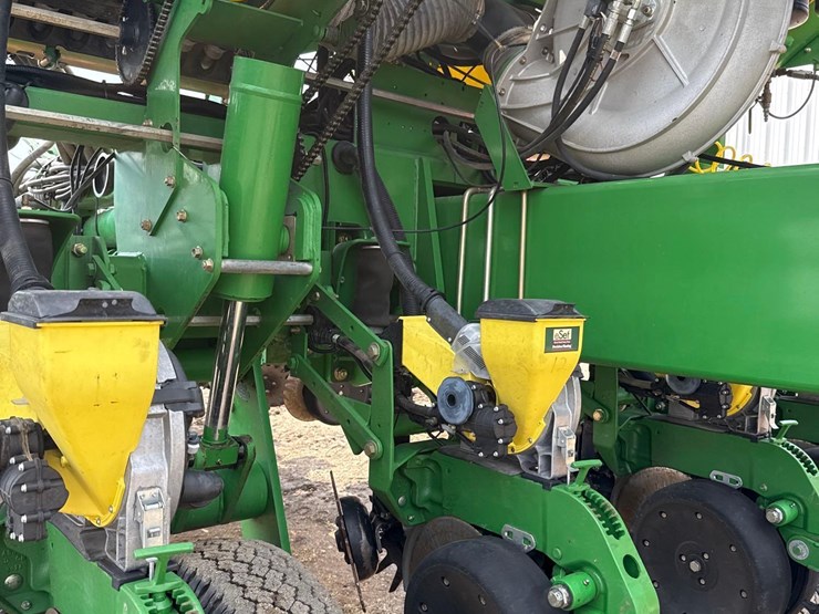 2006-john-deere-1770nt-image-35