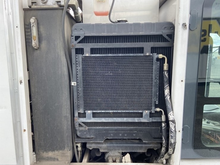 2013-cyclone-cy5500-surface-cleaning-truck-image-22