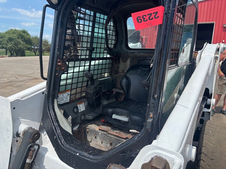 2013-bobcat-s630-image-28