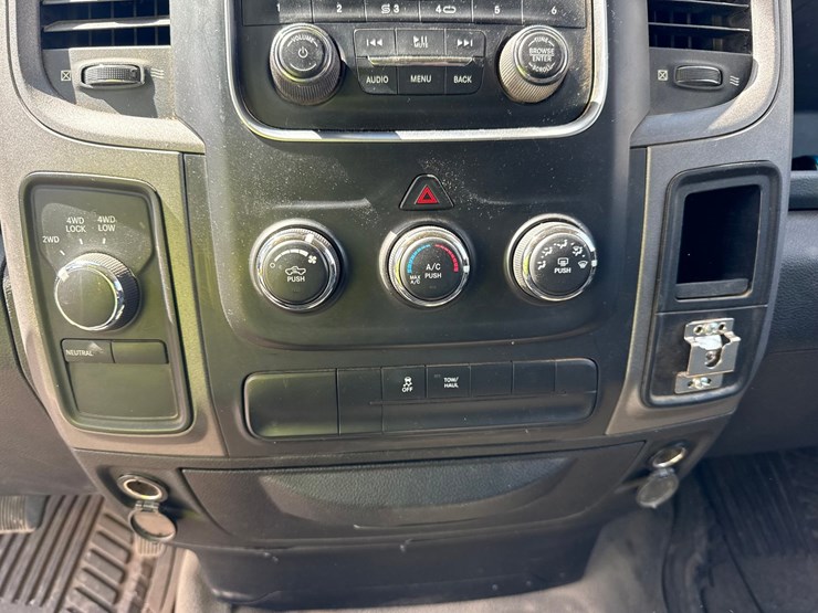 2014-dodge-1500-image-38