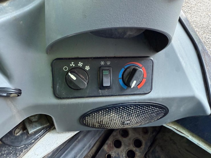 2023-bobcat-t870-image-27